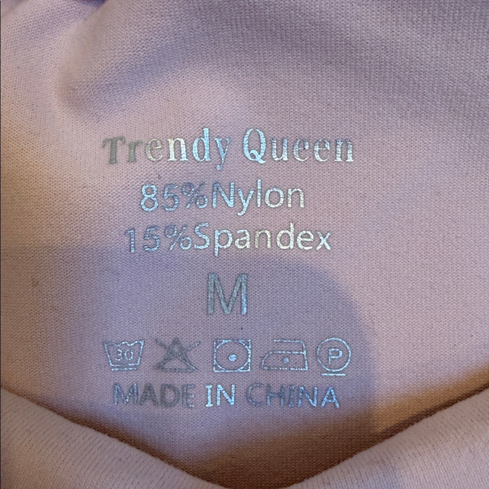 Trendy Queen Dusty Pink T shirt, Sz M, GUC - Picture 2 of 4